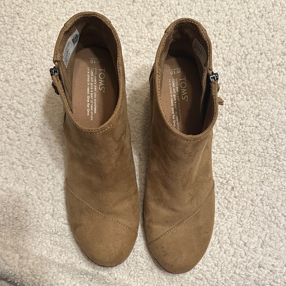 ✨ TOMS Women's Brown Wedge Booties - Size 10 ✨ - Picture 2 of 4